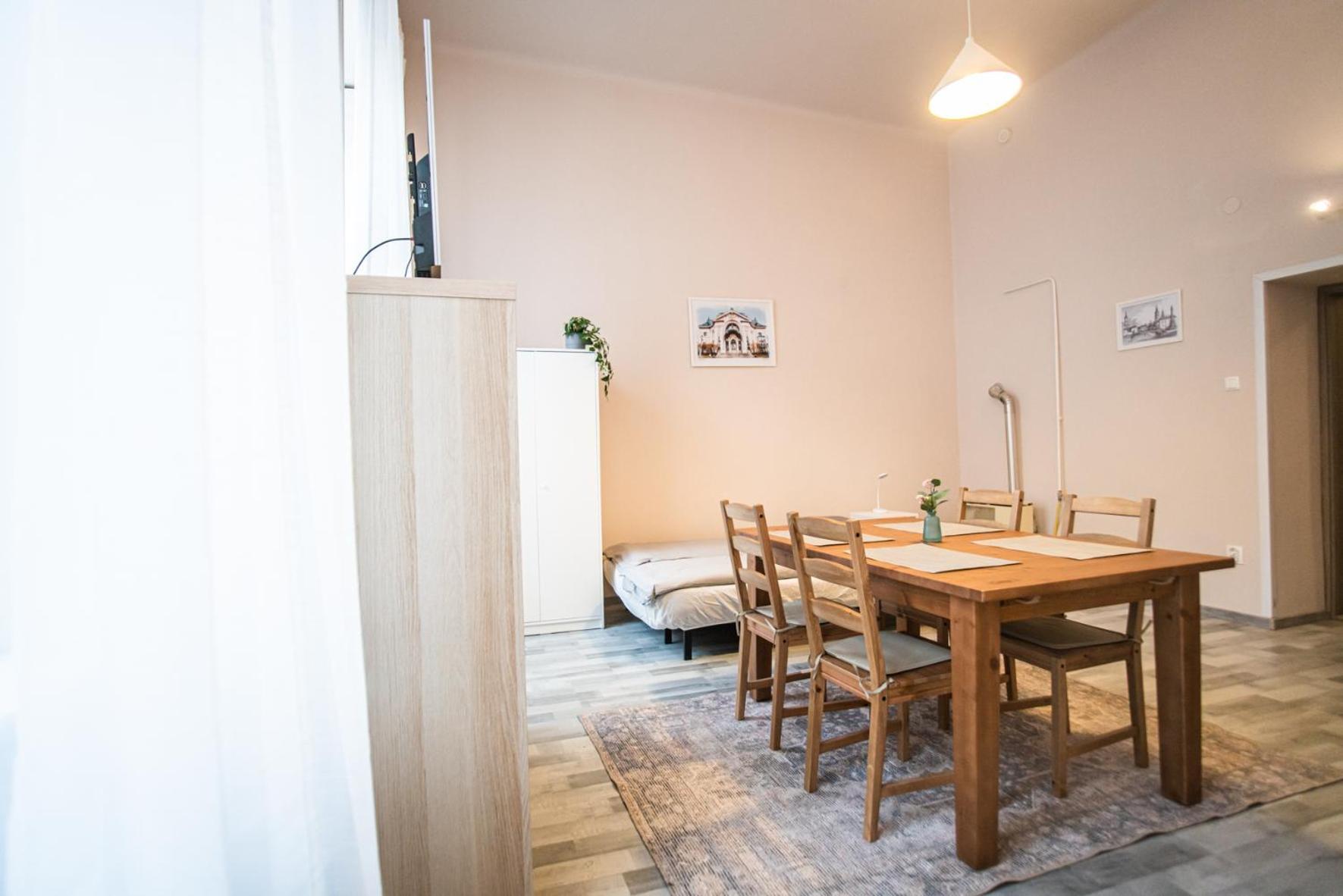 Spacious Apartment In Central Kecskemét Exterior photo